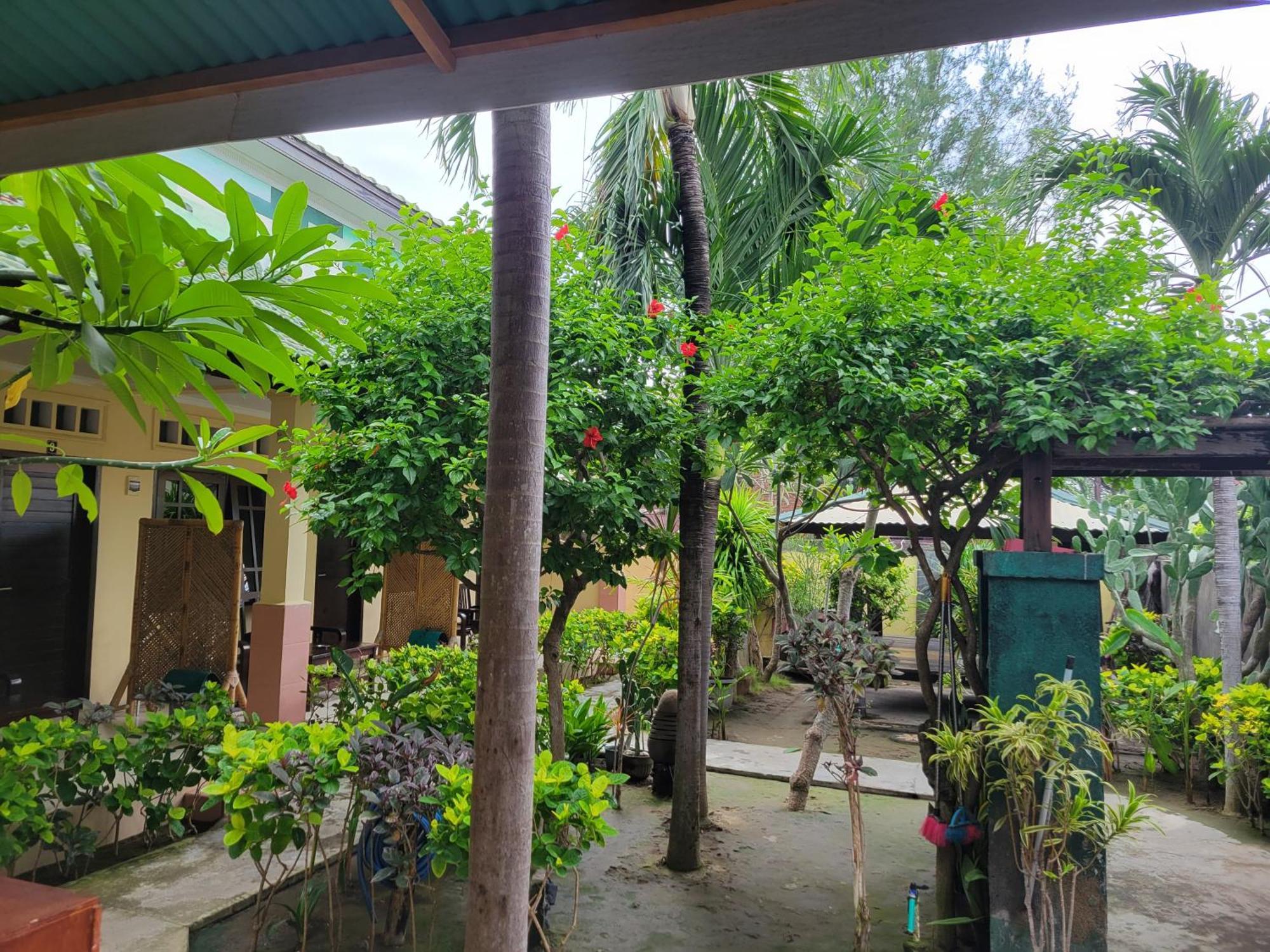 Koi Gili Guest House Гили Траванган Экстерьер фото
