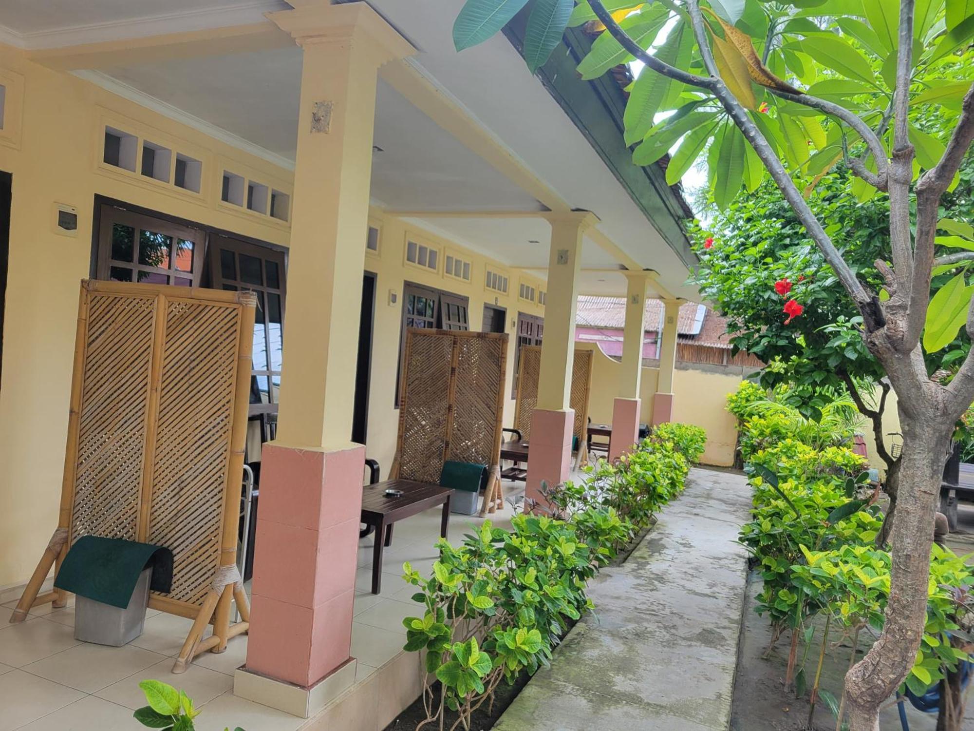 Koi Gili Guest House Гили Траванган Экстерьер фото
