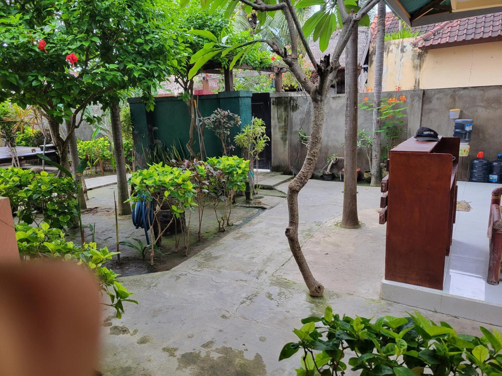 Koi Gili Guest House Гили Траванган Экстерьер фото