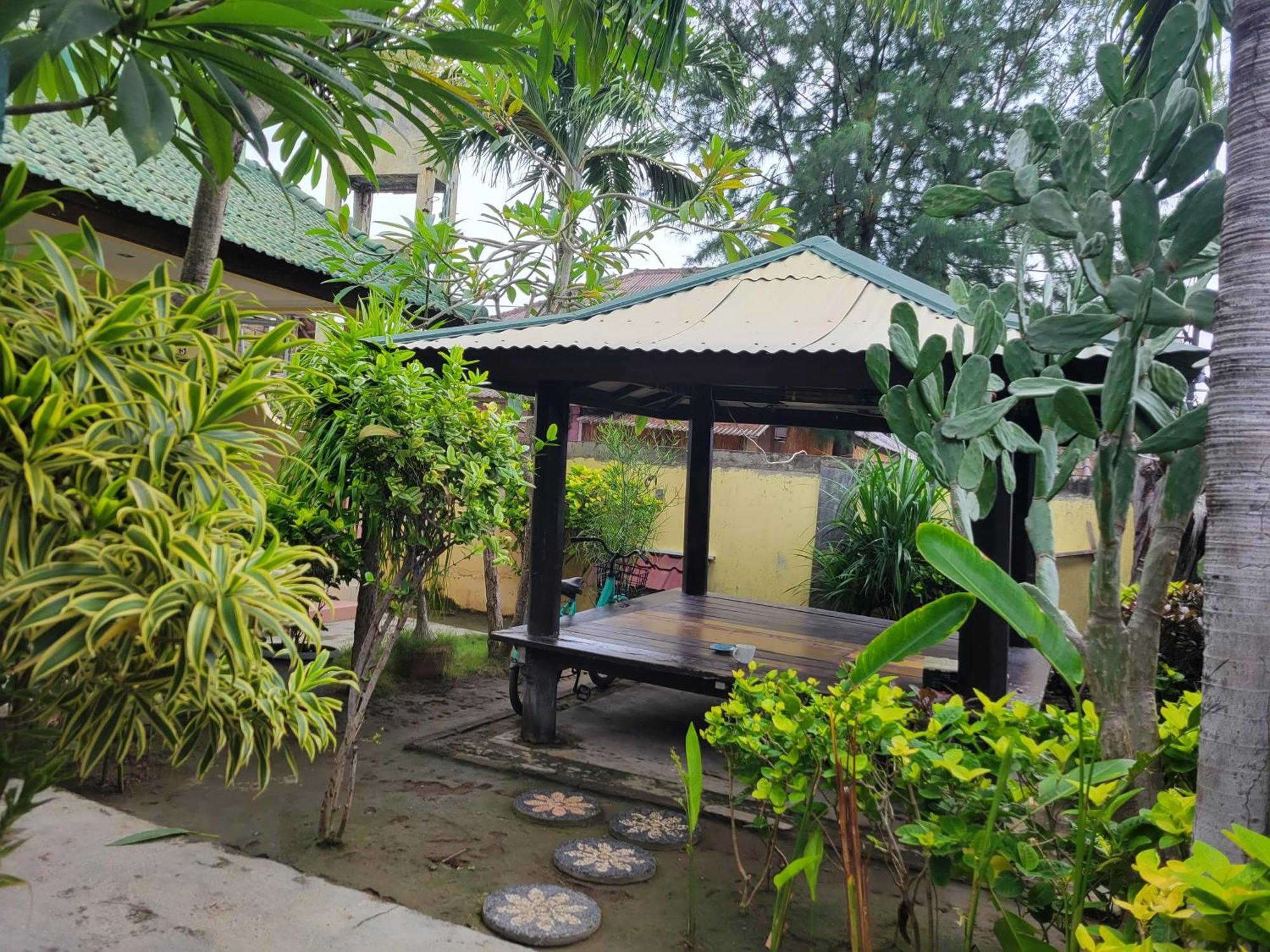 Koi Gili Guest House Гили Траванган Экстерьер фото