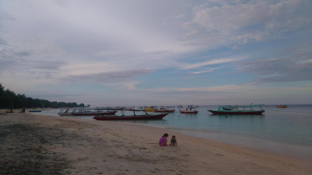 Koi Gili Guest House Гили Траванган Экстерьер фото